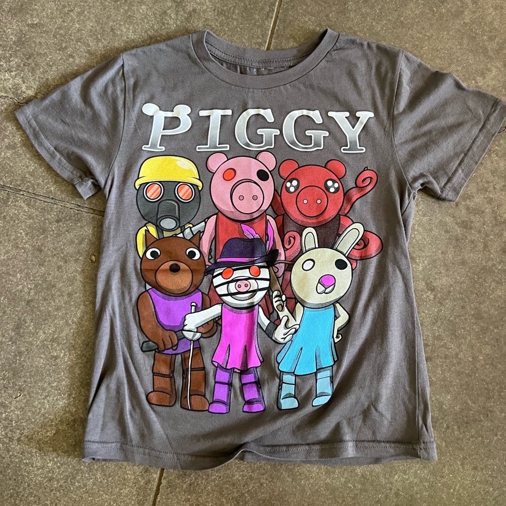 PIGGY Roblox Size Medium boys t-shirt from Target!